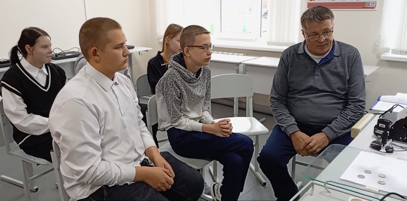 Порфирьев В.П. рассказывает о возможностях манипулятора